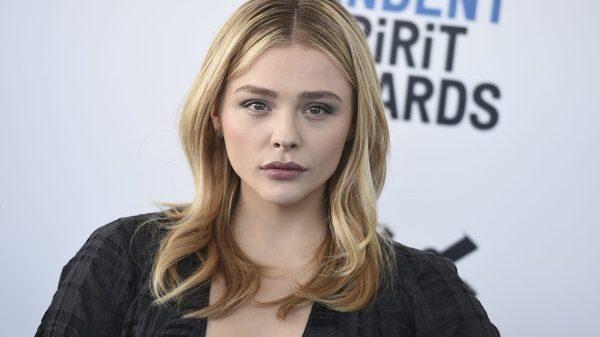 Chloë Grace Moretz Sees the Future in 's The Peripheral