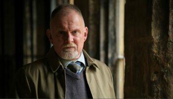 Robert Glenister