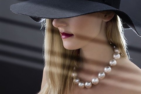 Celebrities Wear Pearls for Big, Modern Looks