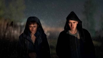 Emma Corrin & Harris Dickinson in A Murder at the End of the World
