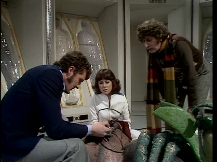 Doctor Who: The Ark in Space: Harry examines a Wirrin as Sarah and the Doctor look on