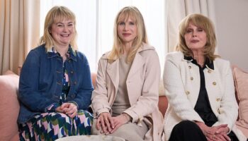 Amandaland - Philippa Dunne, Lucy Punch & Joanna Lumley