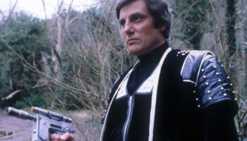 Paul Darrow as Kerr Avon