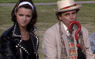 Doctor Who: Delta and the Bannermen - Ray (Sara Griffitths) & The Doctor (Sylvester McCoy)