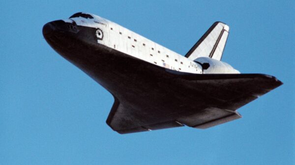 NASA The Space Shuttle Discovery coming in to land