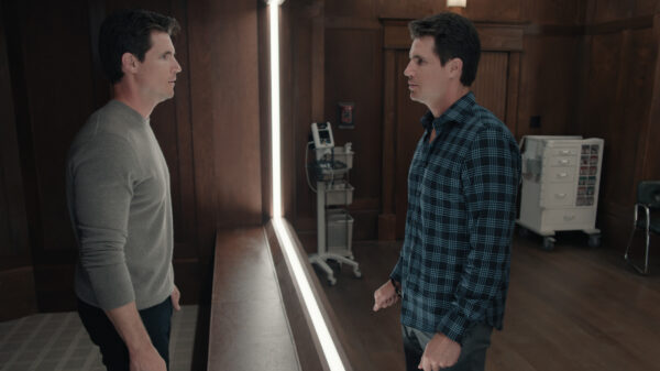 Upload finale - Nathan (Robbie Amell) meets Nathan