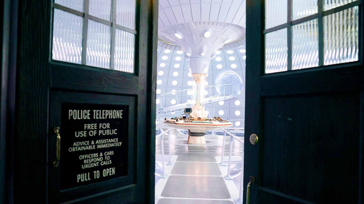 Former Doctor Who executive confirms TARDIS set dismantled