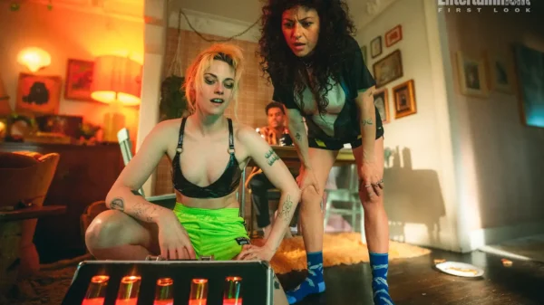 Kristen Stewart and Alia Shawkat in The Wrong Girls